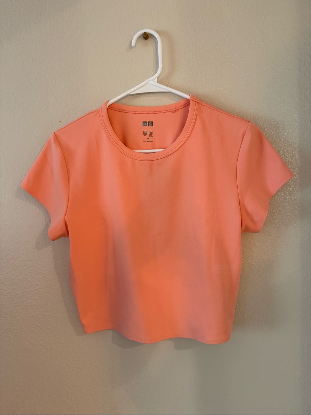 Uniqlo AIRISM Coral Short Sleeve Cropped Crewneck Tee